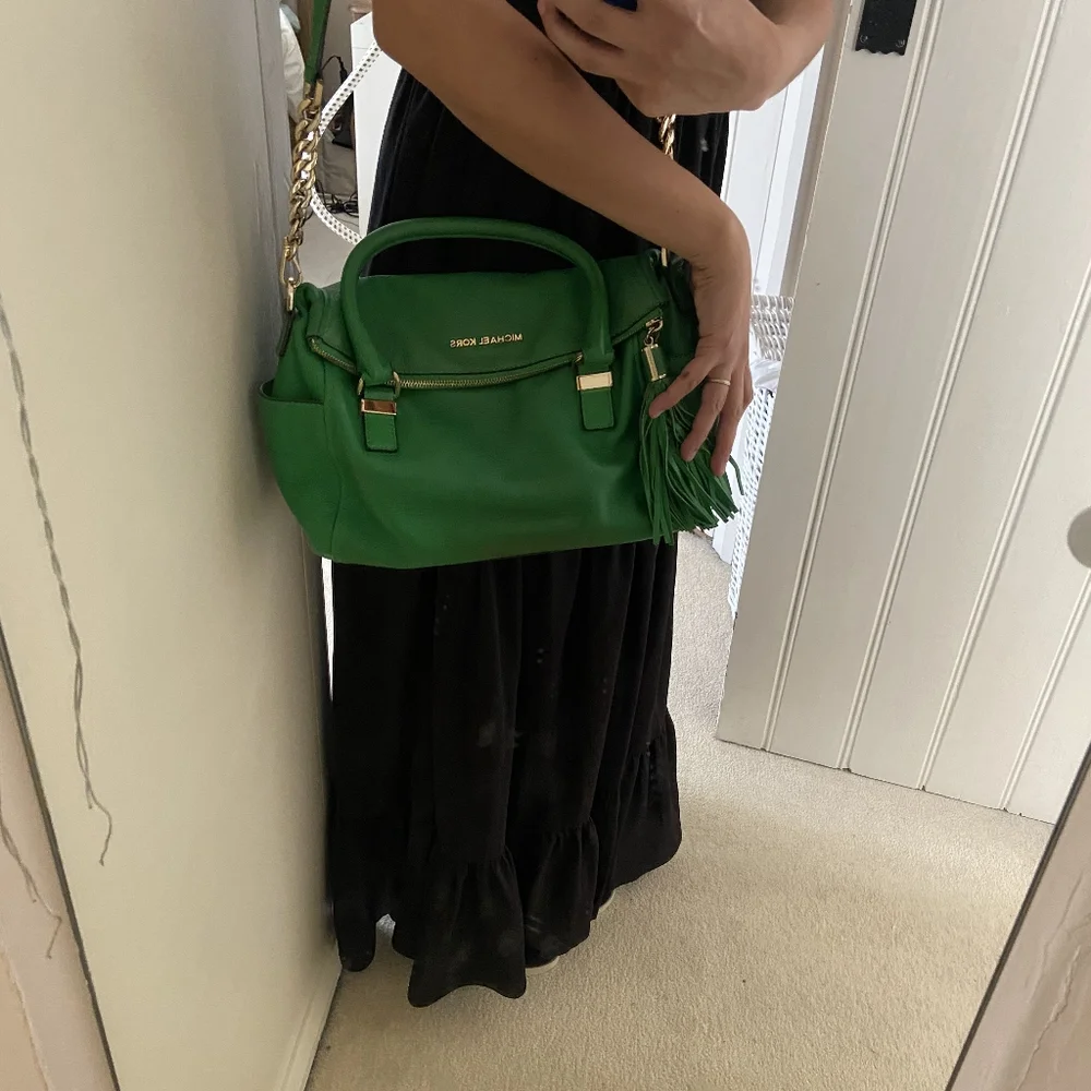 Michael Kors green real leather medium cross body bag - Picture 2 of 9